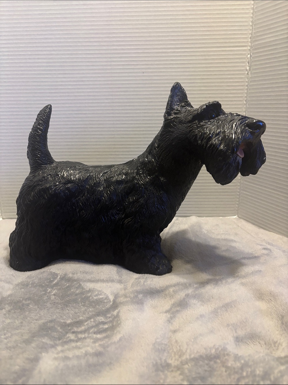 Black Scottie Dog Figurine – Decorative Pet Statue